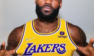 詹姆斯湖人几号球衣